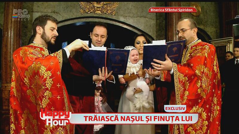 Imagini în premieră de la botezul fiicei lui Pepe! Vezi cum s-a comportat micuţa în biserică şi cum au creştinat-o naşii!