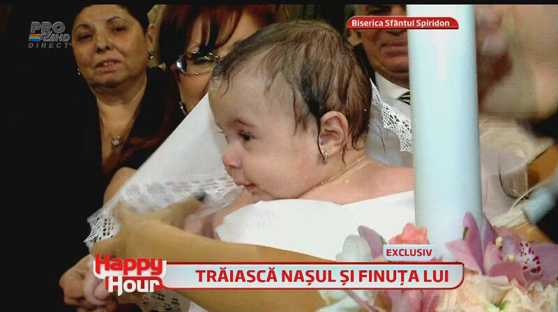 Imagini în premieră de la botezul fiicei lui Pepe! Vezi cum s-a comportat micuţa în biserică şi cum au creştinat-o naşii!