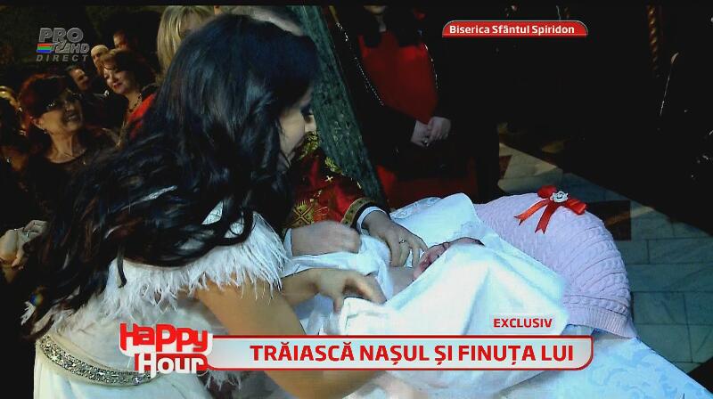 Imagini în premieră de la botezul fiicei lui Pepe! Vezi cum s-a comportat micuţa în biserică şi cum au creştinat-o naşii!