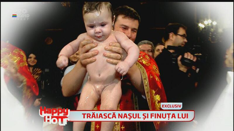 Imagini în premieră de la botezul fiicei lui Pepe! Vezi cum s-a comportat micuţa în biserică şi cum au creştinat-o naşii!
