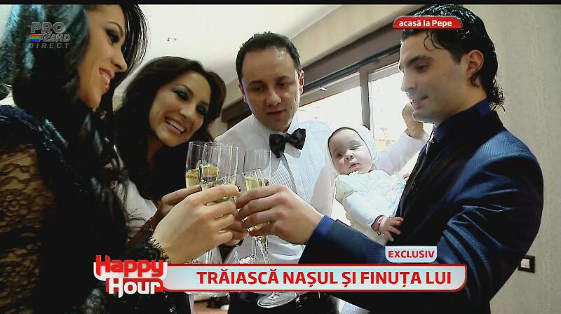 Imagini în premieră de la botezul fiicei lui Pepe! Vezi cum s-a comportat micuţa în biserică şi cum au creştinat-o naşii!