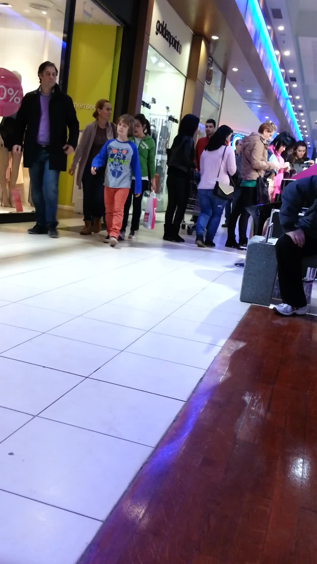 Extrem de binedispusi, Andreea Esca, Alexandre Eram si cei doi copii ai lor