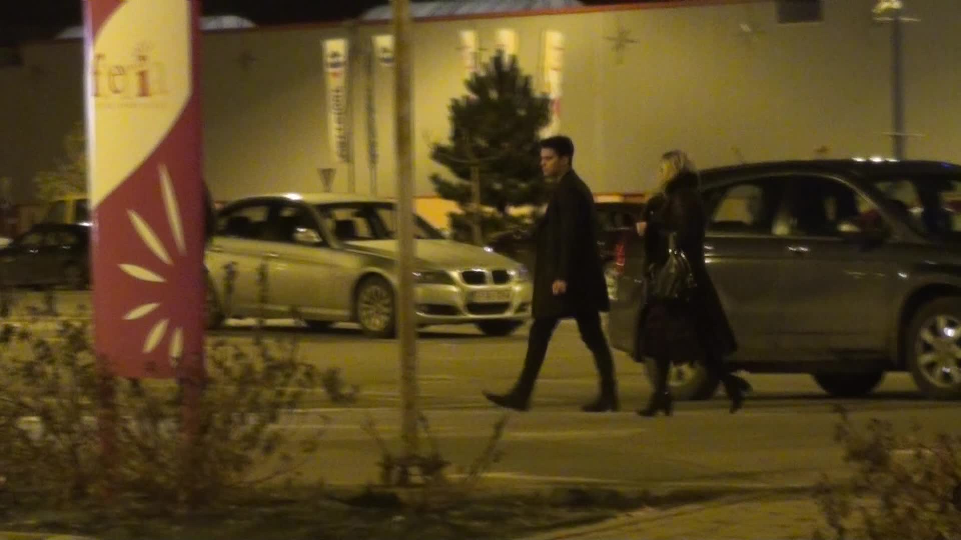 Cei cinci au iesit in oras folosind o singura masina