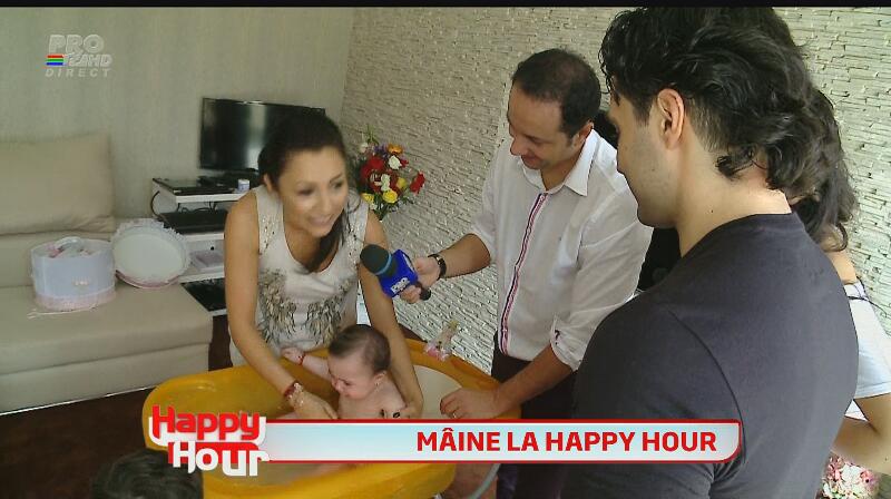 La o zi de la botez, Andra i-a făcut baie fetiţei lui Pepe în apă în care a pus aur şi miere, să-i fie viaţa dulce!