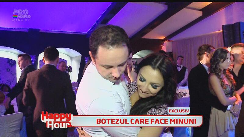 Ce party! Năşica Andra a dansat până dimineaţă...şi când n-a mai putut, şi-a dat pantofii jos şi a stat în picioarele goale!