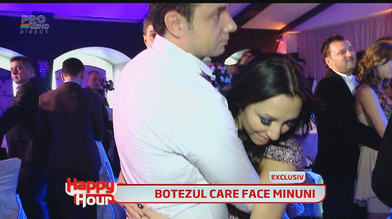 Ce party! Năşica Andra a dansat până dimineaţă...şi când n-a mai putut, şi-a dat pantofii jos şi a stat în picioarele goale!