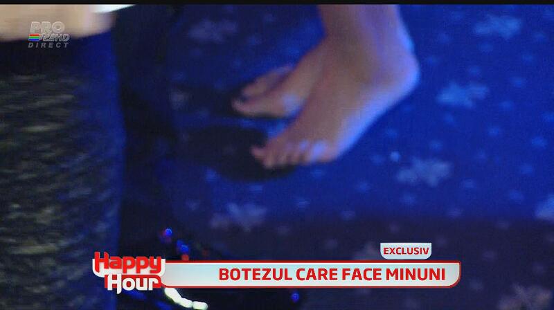 Ce party! Năşica Andra a dansat până dimineaţă...şi când n-a mai putut, şi-a dat pantofii jos şi a stat în picioarele goale!