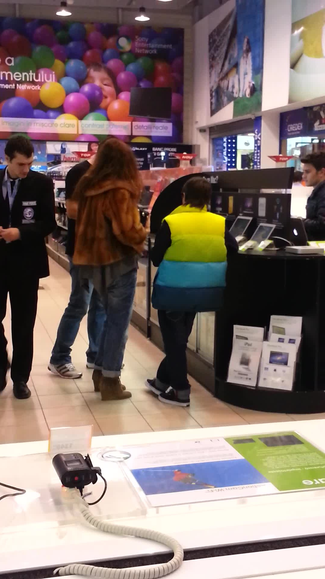 Alina vrea sa ii cumpere un IPAD fiului sau