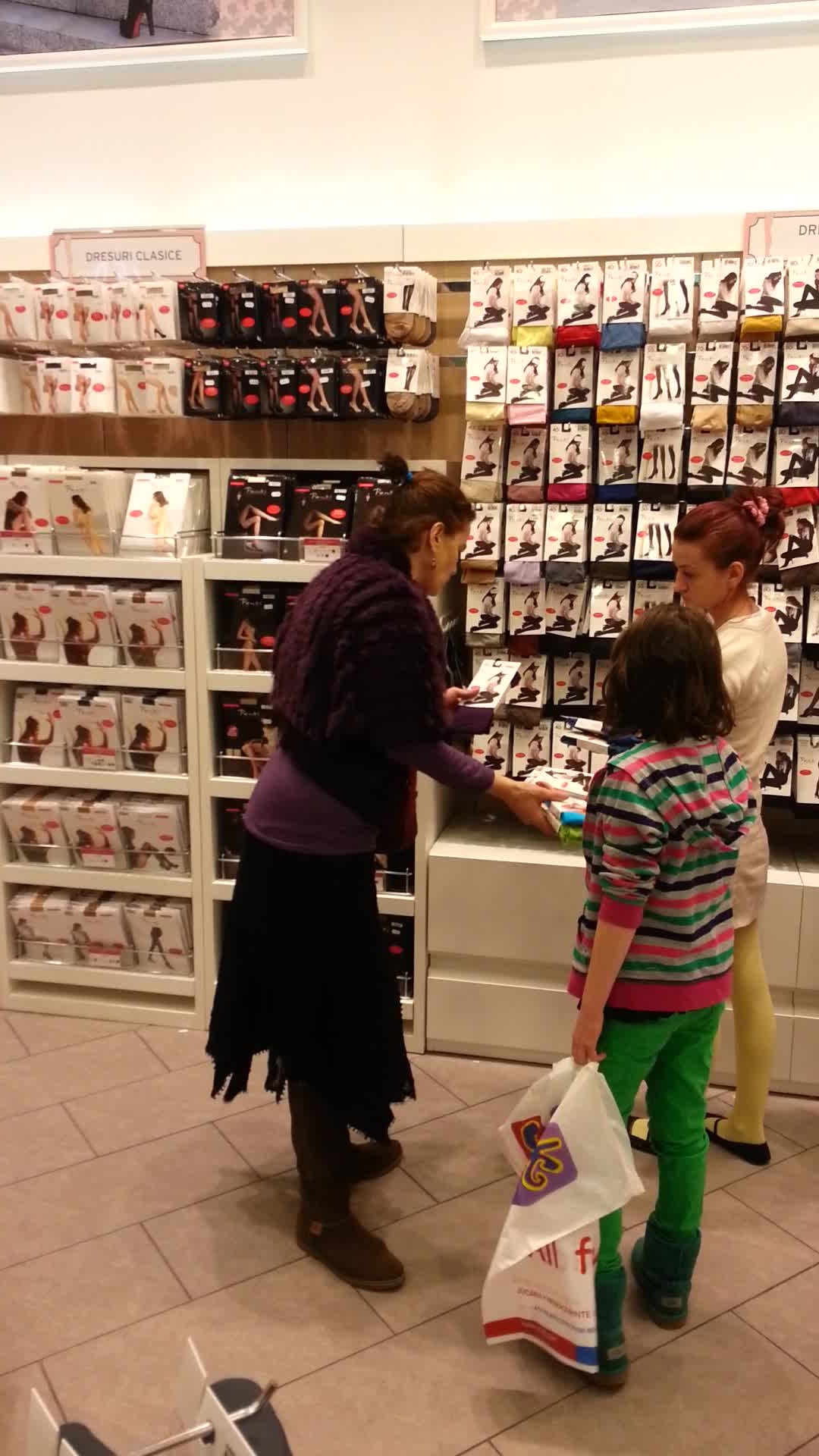 Isi cheama fiica sa-si aleaga culoarea preferata