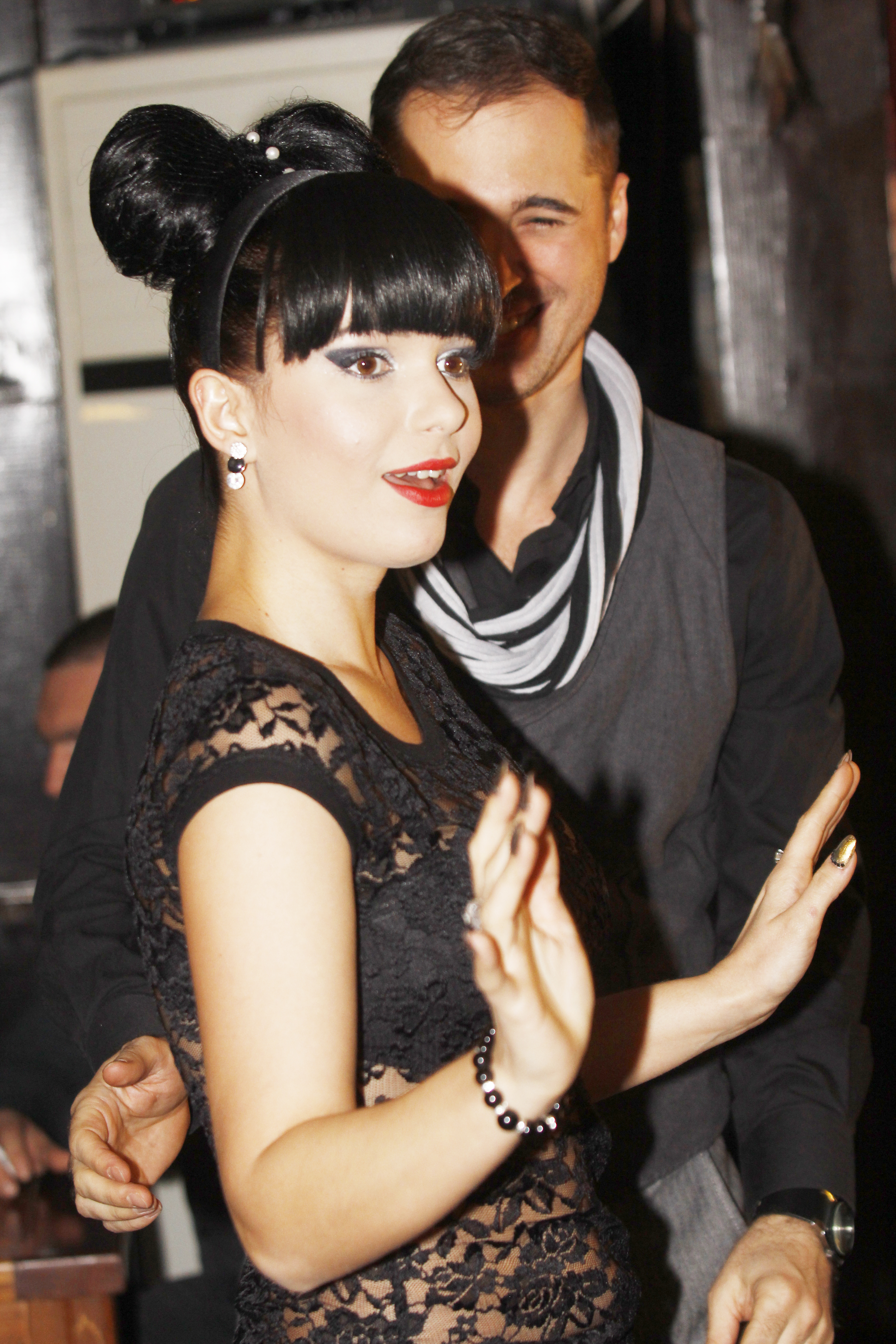 Sotia lui Dinu Maxer a atras toate privirile gratie coafurii inedite