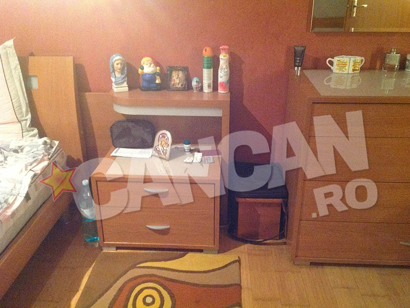 Mitea este devastat după despărţirea de Tonciu! A ajuns să ia antidepresive! Uite-l cum stă cu Puf, căţelul lor, în casa goală!