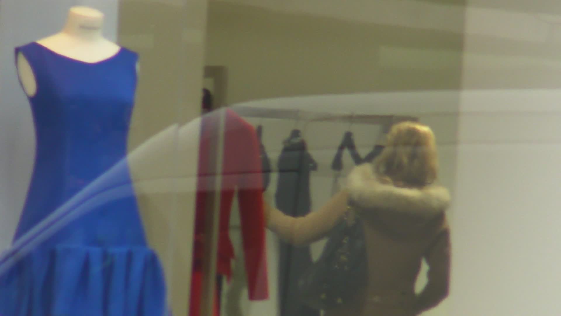 Artista a studiat mai multe rochii