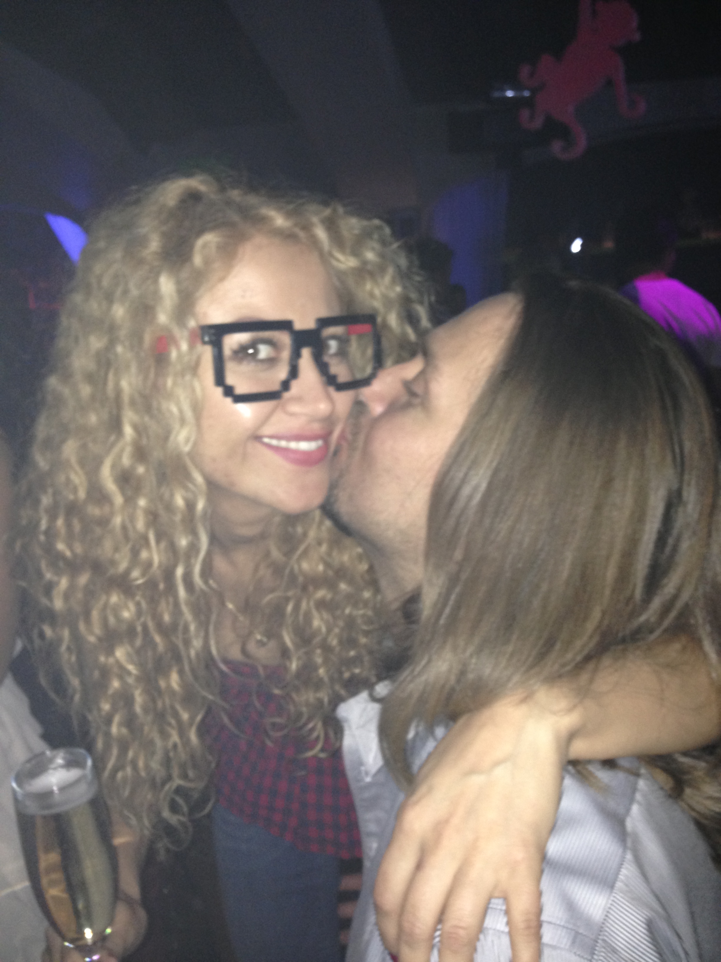 Desi se cunosc de cateva zile, Anamaria si sarbul par foarte fericiti impreuna