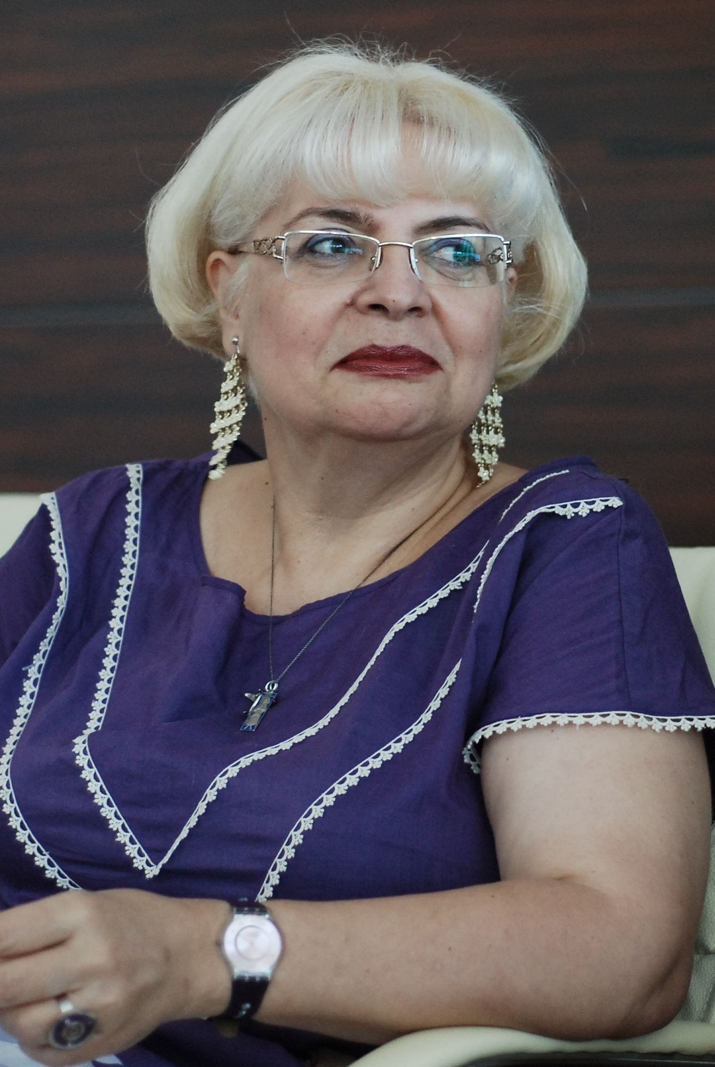 Irina Margareta Nistor are pasiuni nebanuite si e foarte incantata de abilitatile sale de a pilota