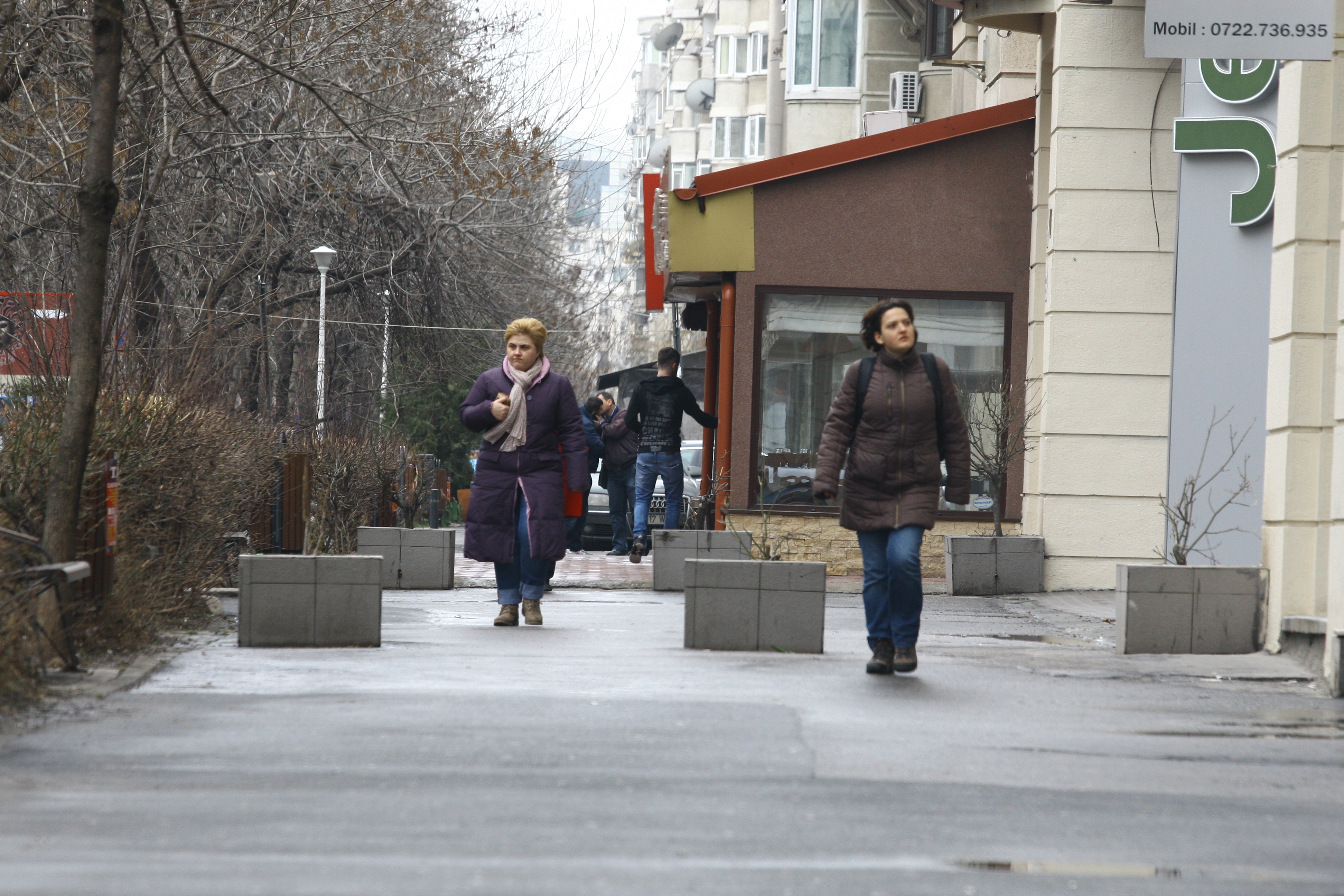 Fostul iubit al Ginei Pistol intra singur in restaurant