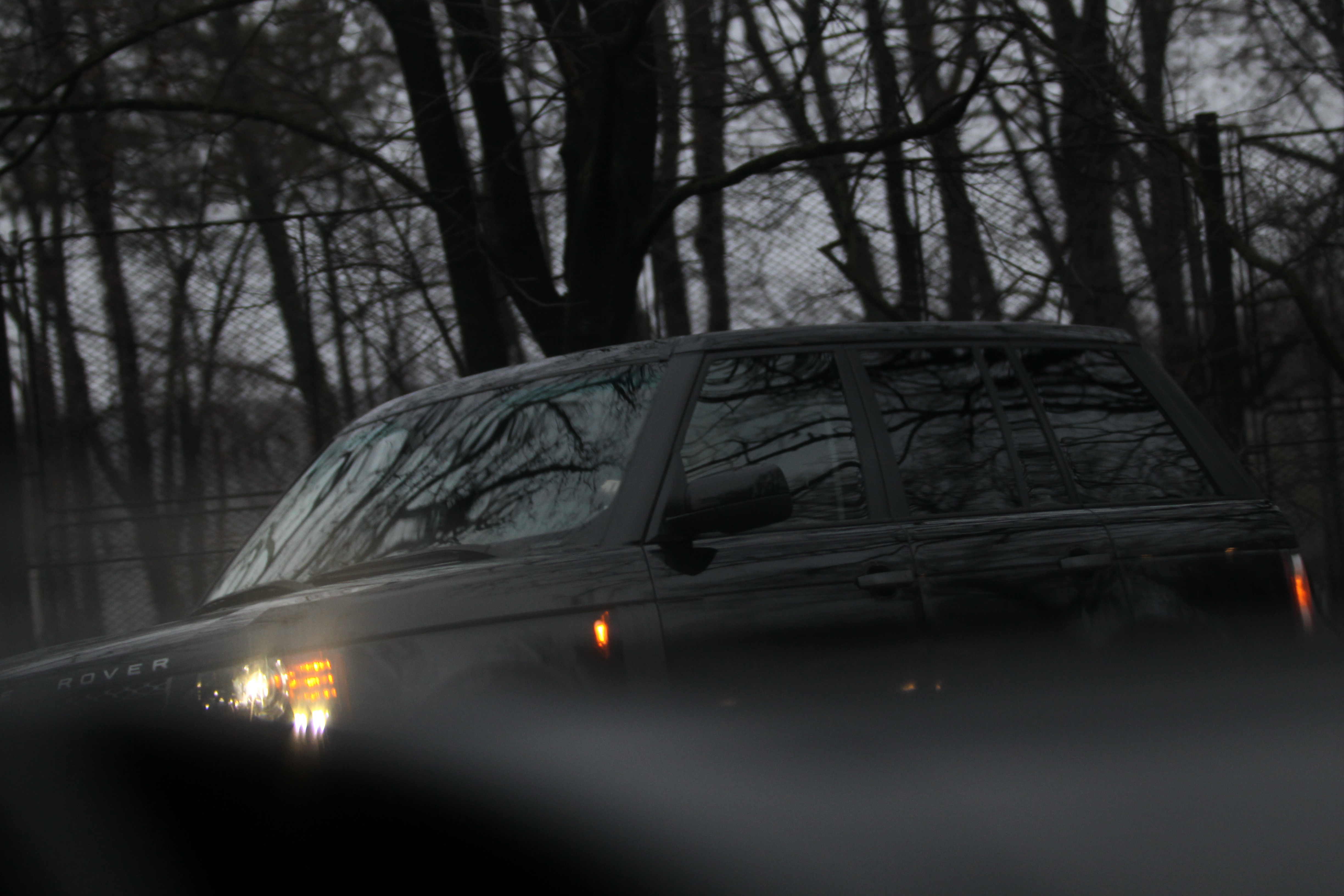 Cristina si sotul sau se cearta in parcarea unui restaurant