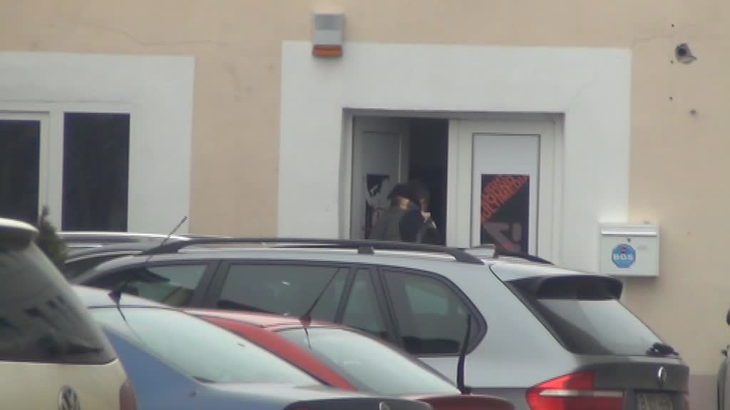 Desi a mers la studio undeva in jurul orei doua, cantaretul aproape ca a uitat sa mai iasa