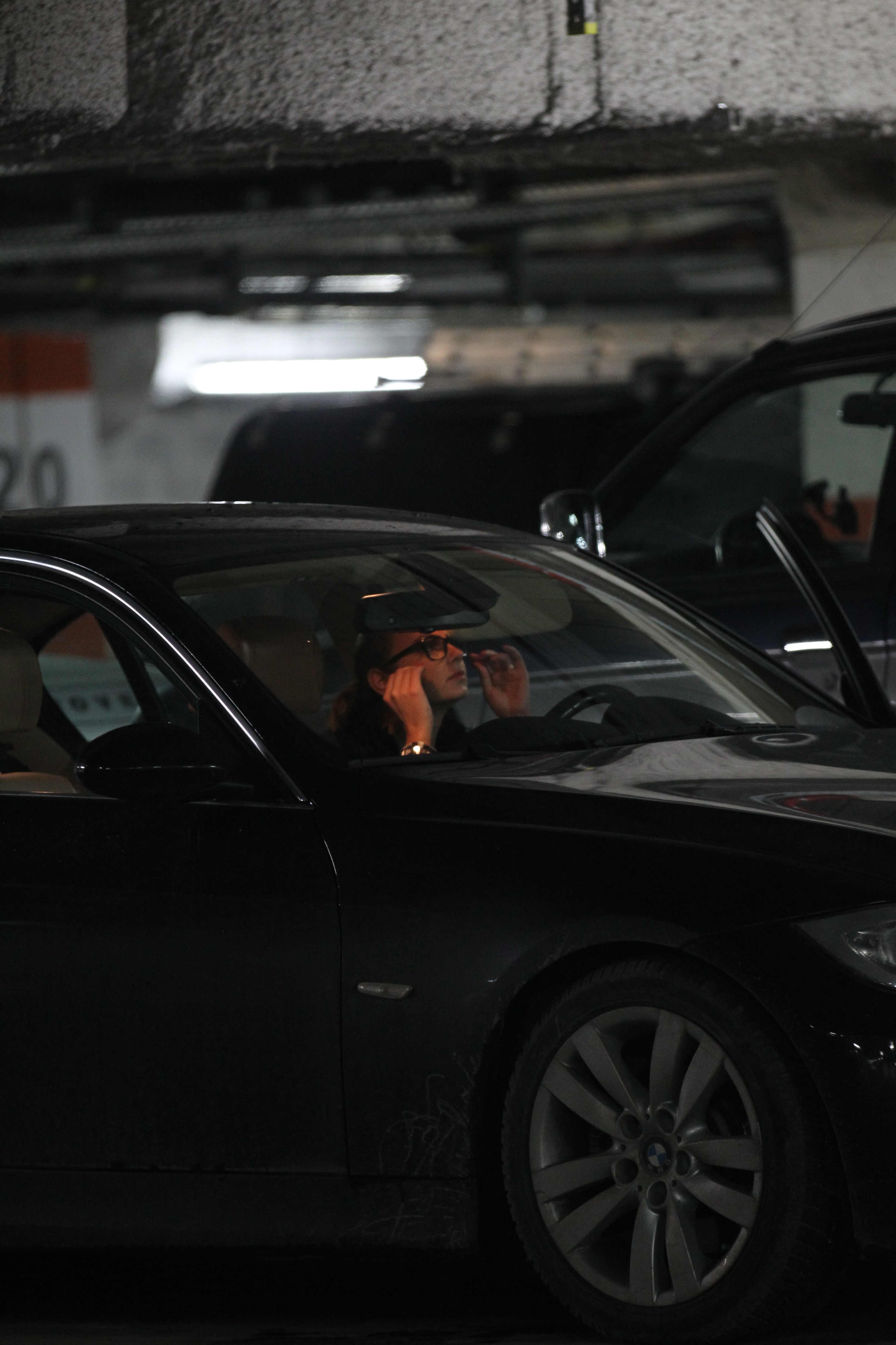 Roxana isi aseaza tacticos ochelarii de soare