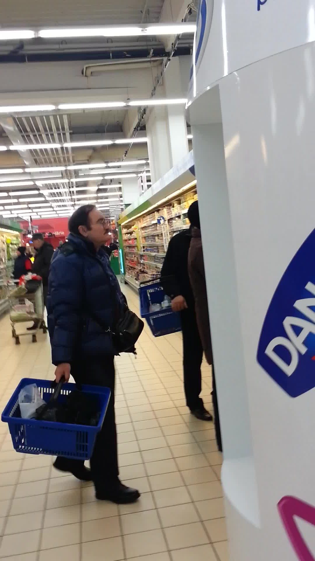 Comediantul se uita cam 