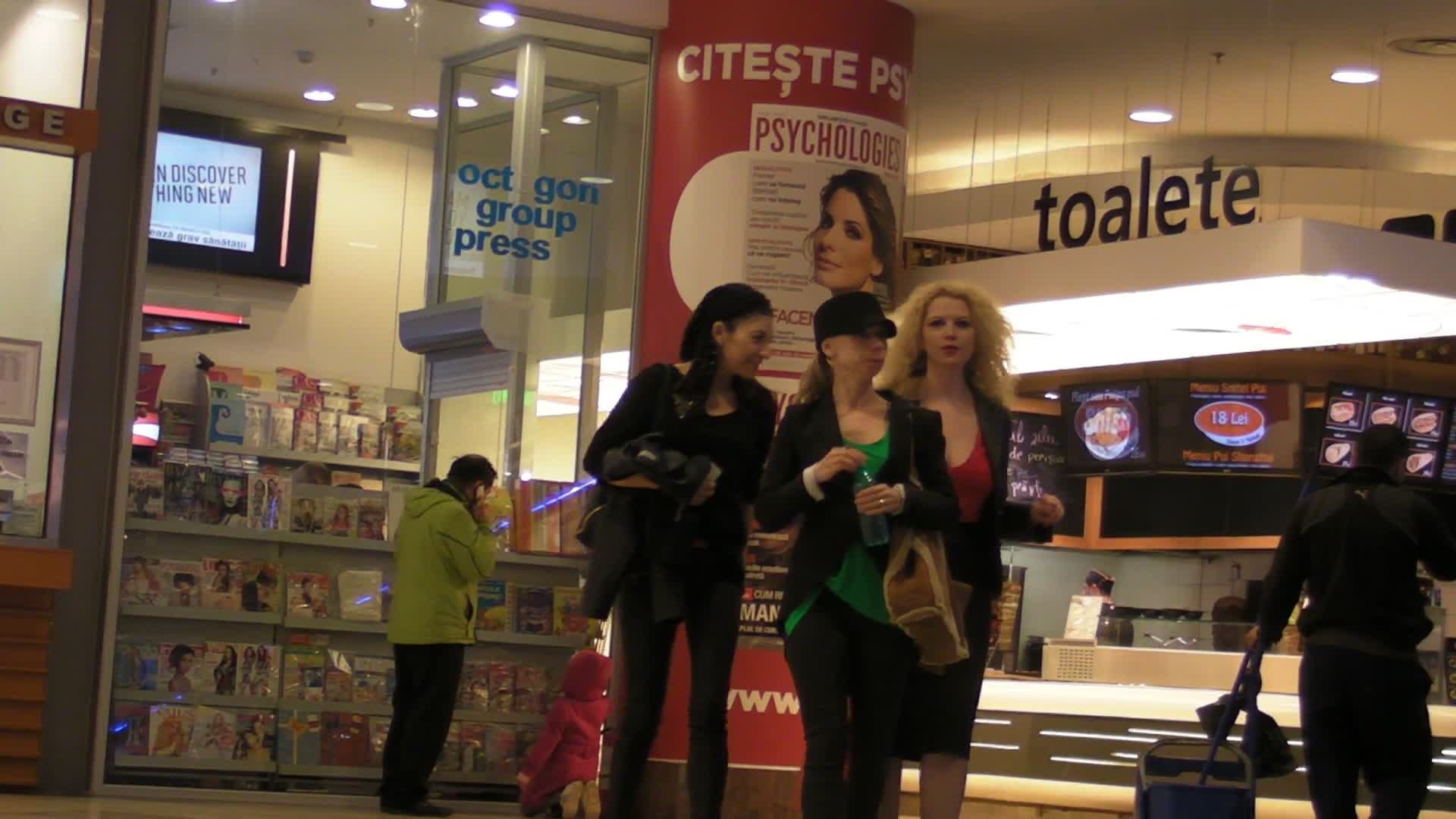 Oana si nasa ei au baut sticla cu apa la comun