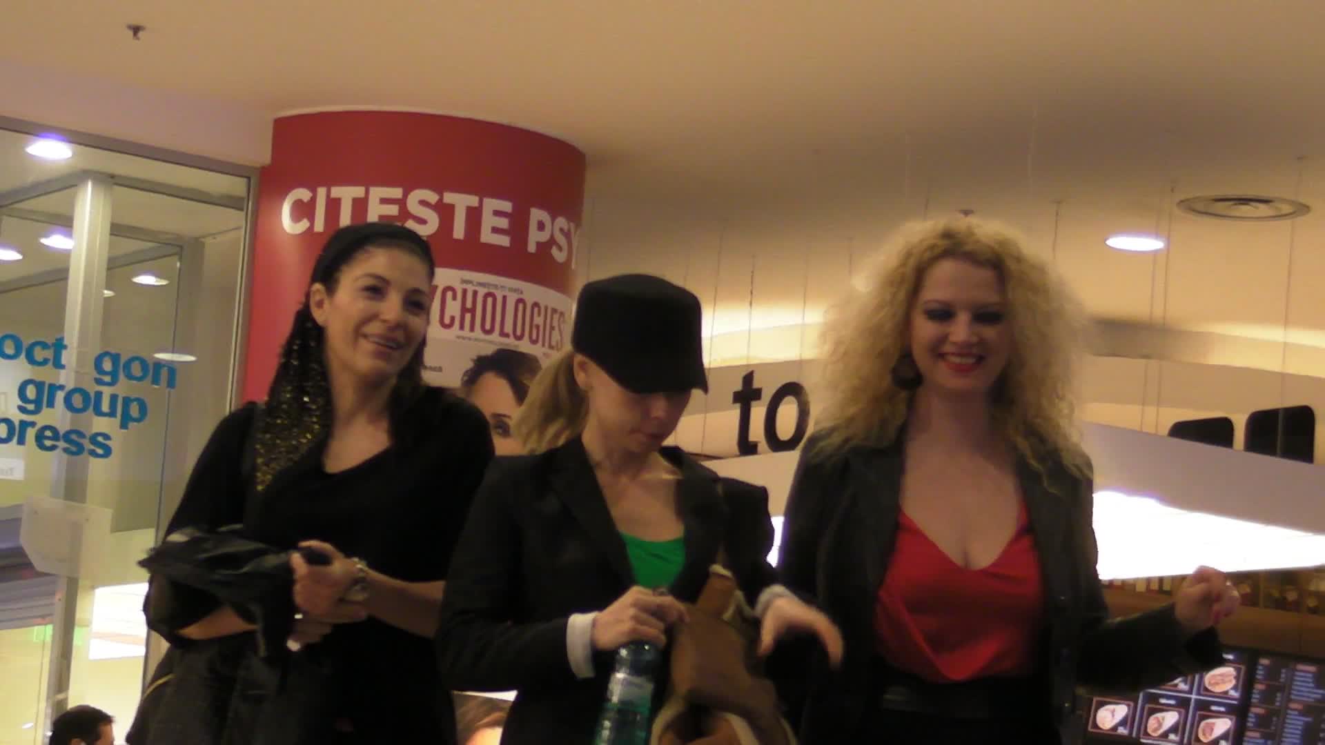 In ciuda faptului ca are probleme in casnicie, Oana Lis este toata numai un zambet