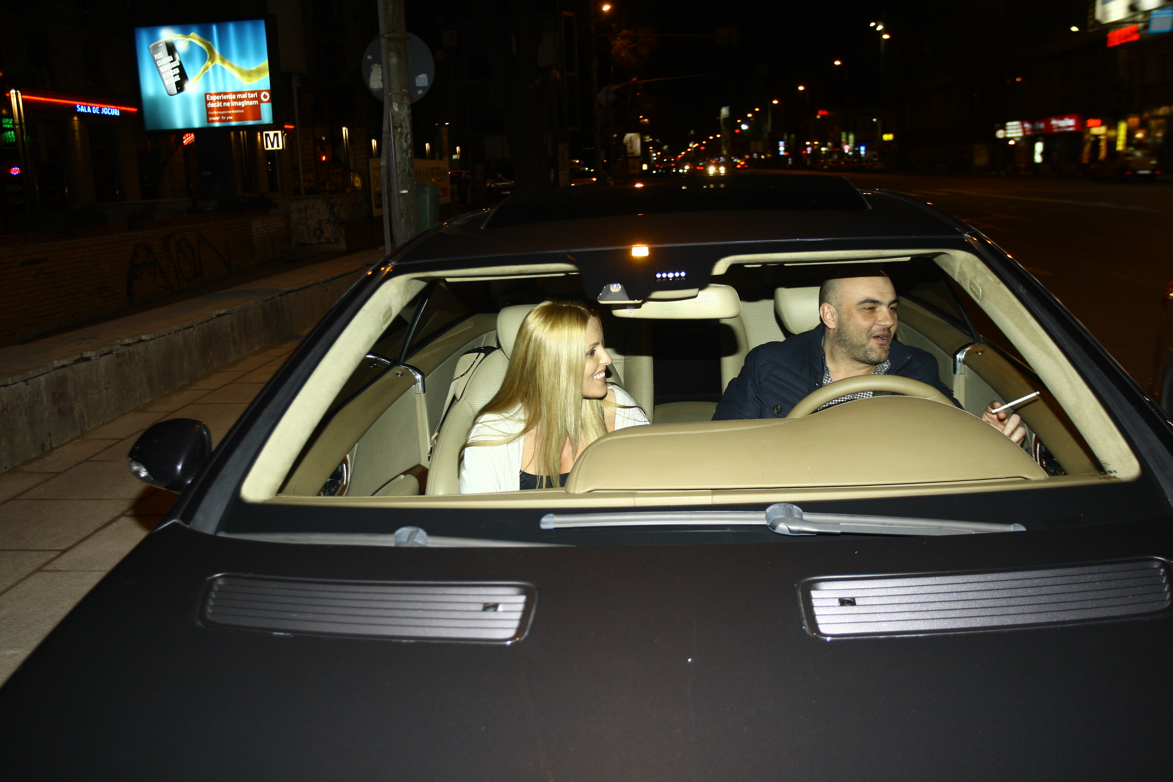 Mama fetitei lui Adrian Cristea pare destul de fericita in compania constanteanului