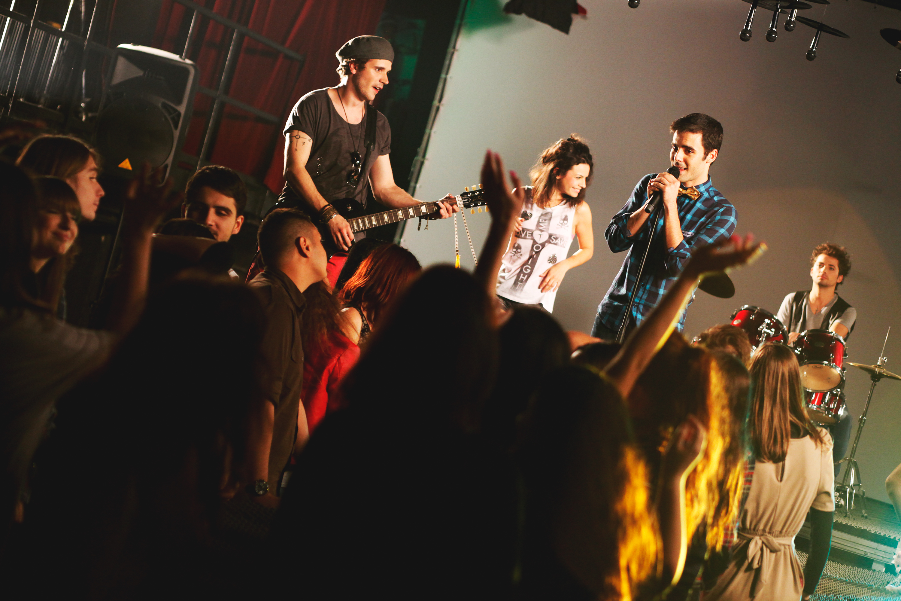 Razvan isi lanseaza azi primul videoclip