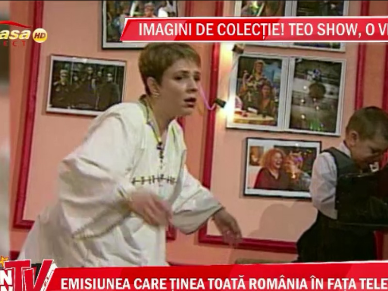 S-a râs cu lacrimi la CANCAN TV! Teo Trandafir, emoţii maxime după ce a văzut imagini de colecţie din cariera ei!