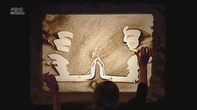 Sensibil! Vei rămâne uimit de ce poate face cu mâinile în nisip!
