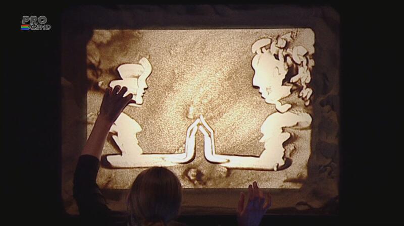 Sensibil! Vei rămâne uimit de ce poate face cu mâinile în nisip!