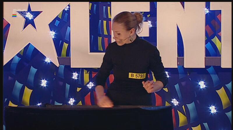 Sensibil! Vei rămâne uimit de ce poate face cu mâinile în nisip!