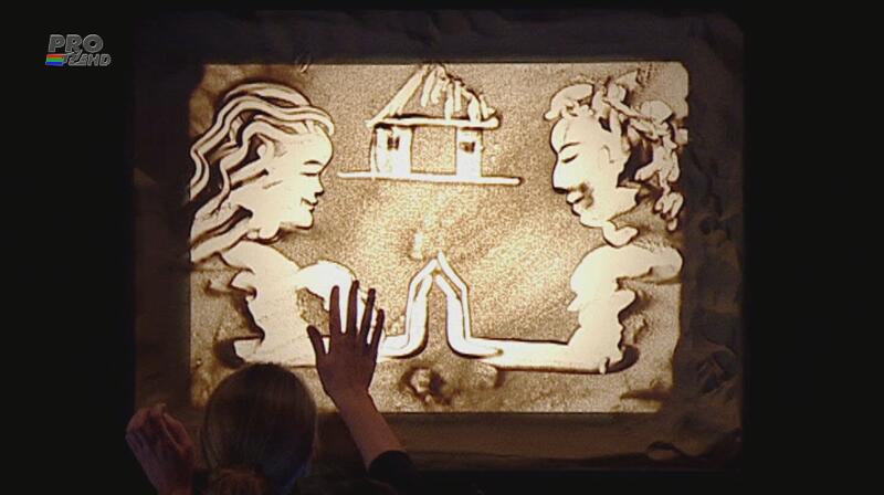 Sensibil! Vei rămâne uimit de ce poate face cu mâinile în nisip!