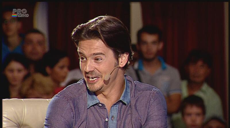 Mişcări divine, coapse sublime! Nu e Shakira, e bănăţeanca Anca! Uite cum a putut sa danseze în faţa lui Andi şi a lui Mihai Petre