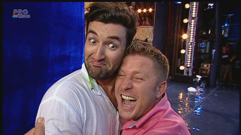 Mişcări divine, coapse sublime! Nu e Shakira, e bănăţeanca Anca! Uite cum a putut sa danseze în faţa lui Andi şi a lui Mihai Petre