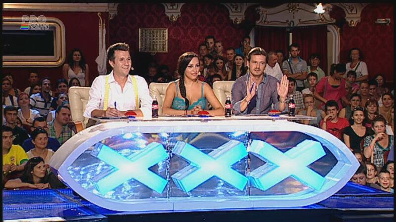 Mişcări divine, coapse sublime! Nu e Shakira, e bănăţeanca Anca! Uite cum a putut sa danseze în faţa lui Andi şi a lui Mihai Petre