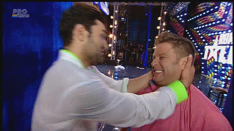 Bartoş şi Smiley, la un pas să se sărute la Romanii au Talent! Nu le-a reuşit, aşă că s-au îmbrăţişat tandru!