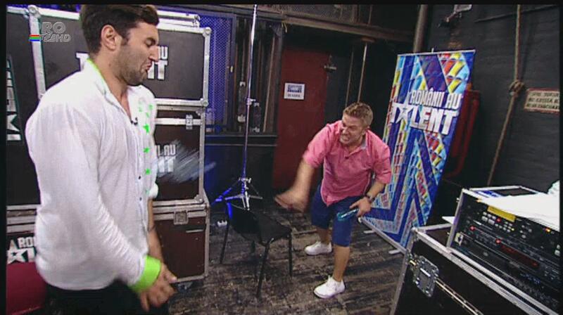 Bartoş şi Smiley, la un pas să se sărute la Romanii au Talent! Nu le-a reuşit, aşă că s-au îmbrăţişat tandru!