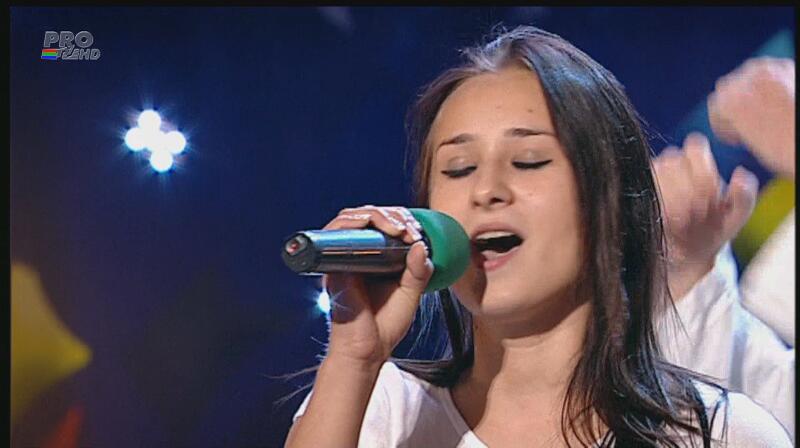 Bartoş şi Smiley, la un pas să se sărute la Romanii au Talent! Nu le-a reuşit, aşă că s-au îmbrăţişat tandru!