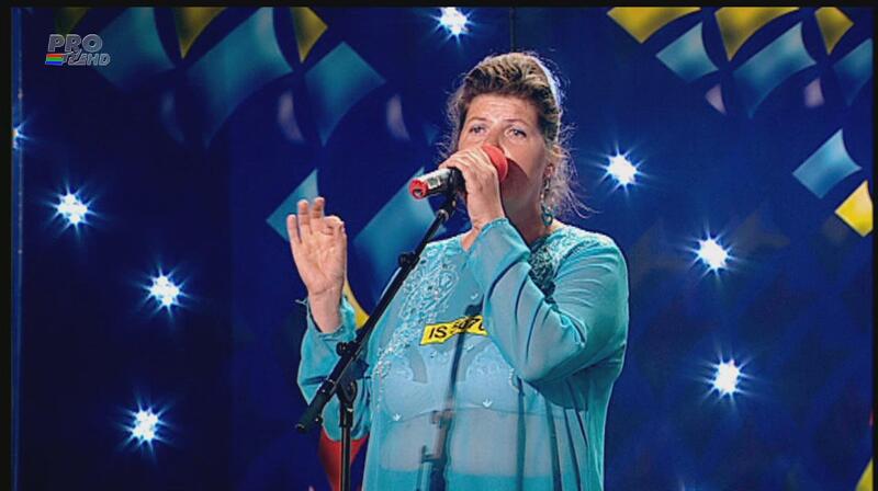 Îmbrăcată-n pijama, a dat-o din Bolliwood pe manea! Ce gafă a făcut o concurentă la Românii au talent! A LE-ŞI-NAT la propriu!