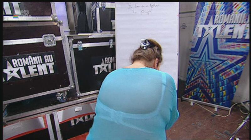 Îmbrăcată-n pijama, a dat-o din Bolliwood pe manea! Ce gafă a făcut o concurentă la Românii au talent! A LE-ŞI-NAT la propriu!