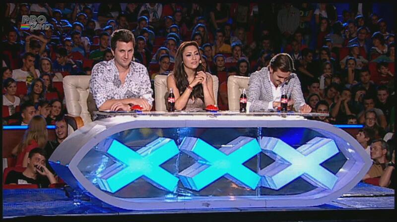 Îmbrăcată-n pijama, a dat-o din Bolliwood pe manea! Ce gafă a făcut o concurentă la Românii au talent! A LE-ŞI-NAT la propriu!