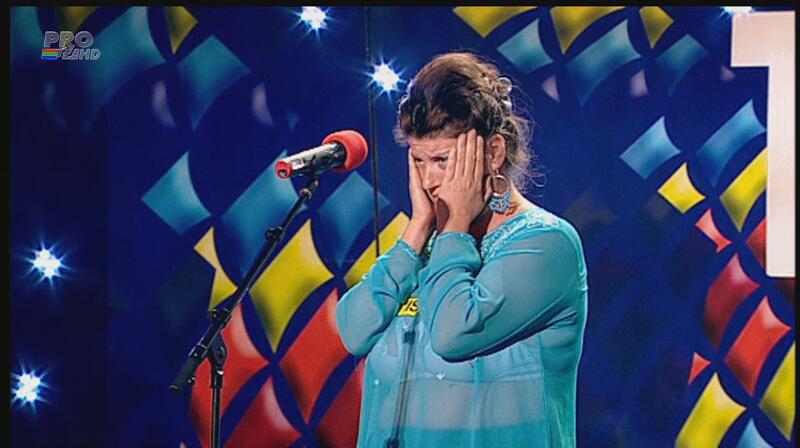 Îmbrăcată-n pijama, a dat-o din Bolliwood pe manea! Ce gafă a făcut o concurentă la Românii au talent! A LE-ŞI-NAT la propriu!