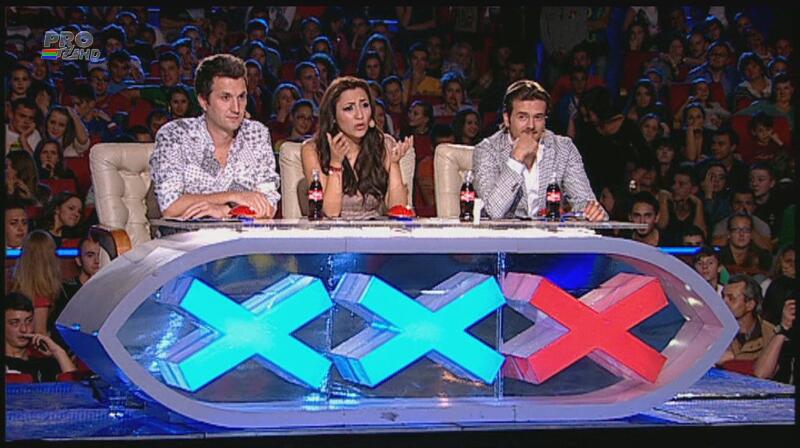 Îmbrăcată-n pijama, a dat-o din Bolliwood pe manea! Ce gafă a făcut o concurentă la Românii au talent! A LE-ŞI-NAT la propriu!