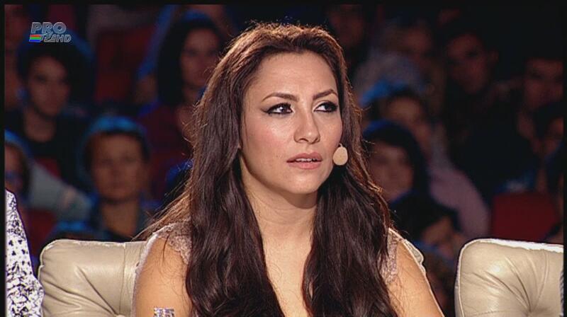 Îmbrăcată-n pijama, a dat-o din Bolliwood pe manea! Ce gafă a făcut o concurentă la Românii au talent! A LE-ŞI-NAT la propriu!