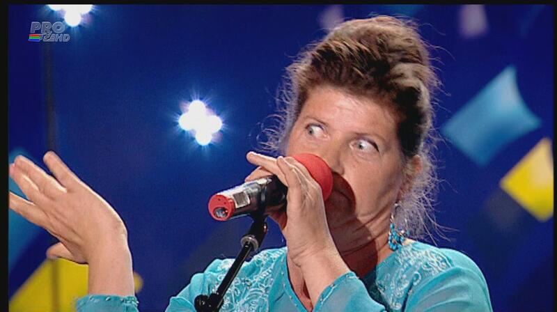 Îmbrăcată-n pijama, a dat-o din Bolliwood pe manea! Ce gafă a făcut o concurentă la Românii au talent! A LE-ŞI-NAT la propriu!