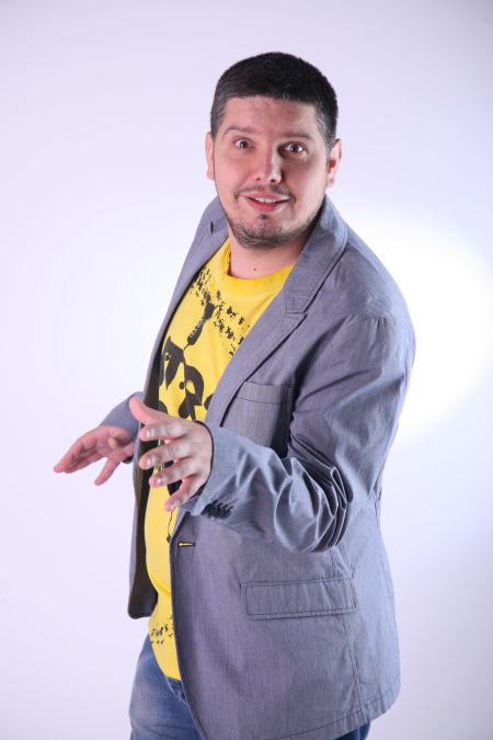 Jojo pregateste o piesa de teatru alaturi de actorul Catalin Neamtu