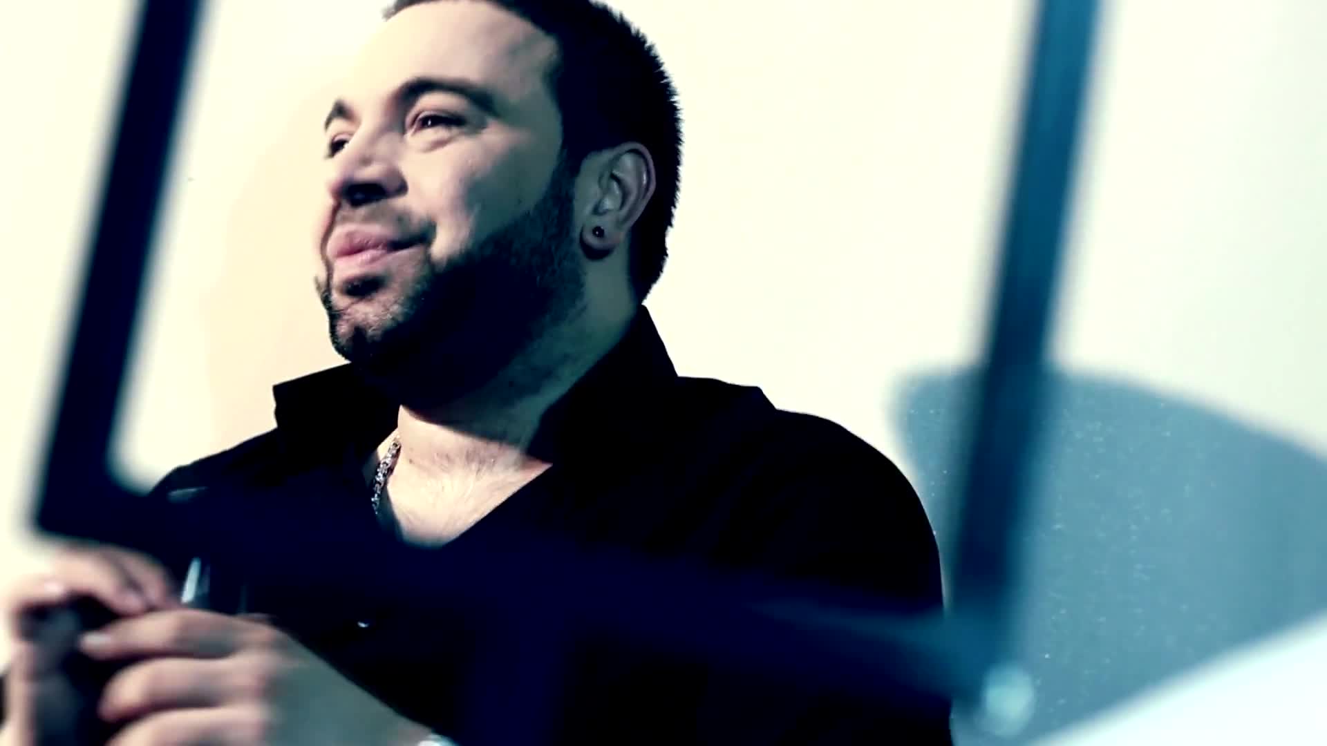 Florin Salam si-a pus cercel in ureche(foto:youtube.com)