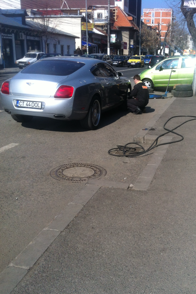 De cand s-a mutat in Bucuresti, Corina a devenit clienta fidela la service-urile auto