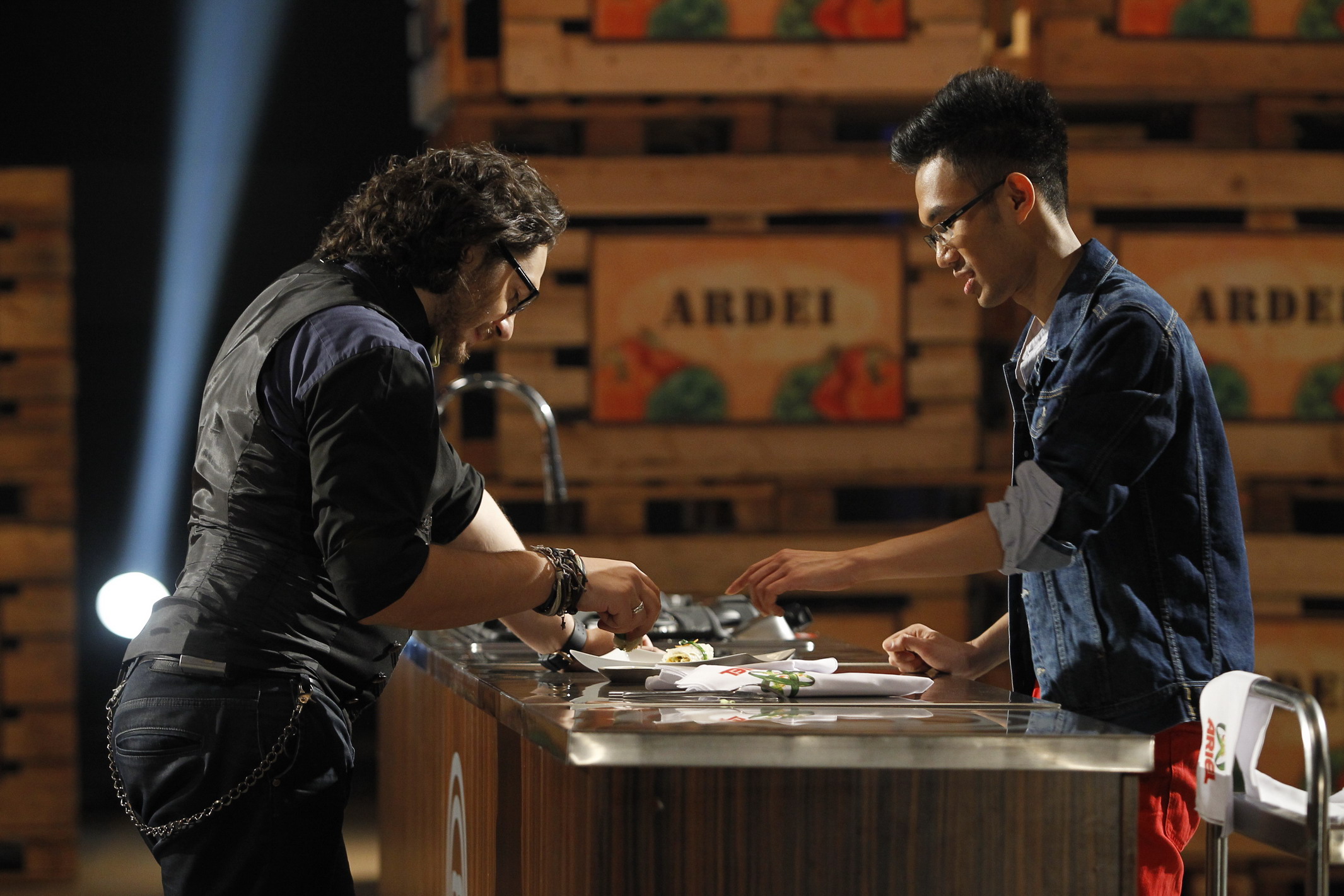 Diseară începe o nouă ediţie MasterChef! Asiatici, africani şi basarabeni se vor lupta pentru titlul de cel mai bun bucătar!