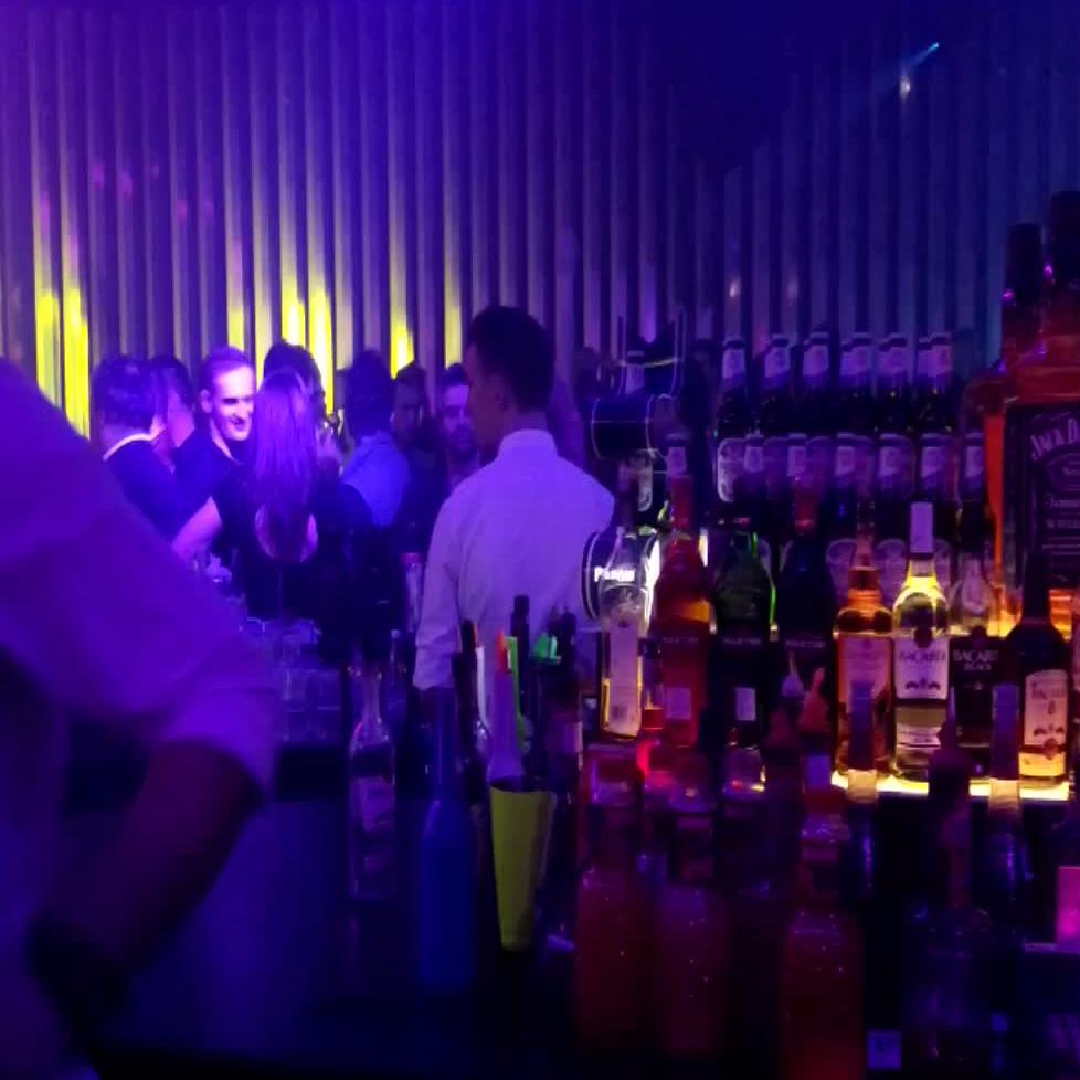 A rtistul a fost surprins in repetate randuri in compania altor femei